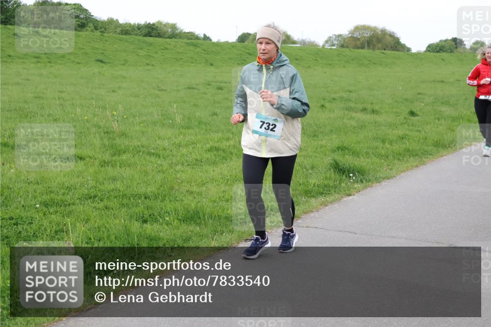 04.05.2025 - 8. Wedeler Halbmarathon Lena Gebhardt http://msf.ph/oto/7833540 04.05.2025 11:22:39 Laufen 732 meine-sportfotos.de