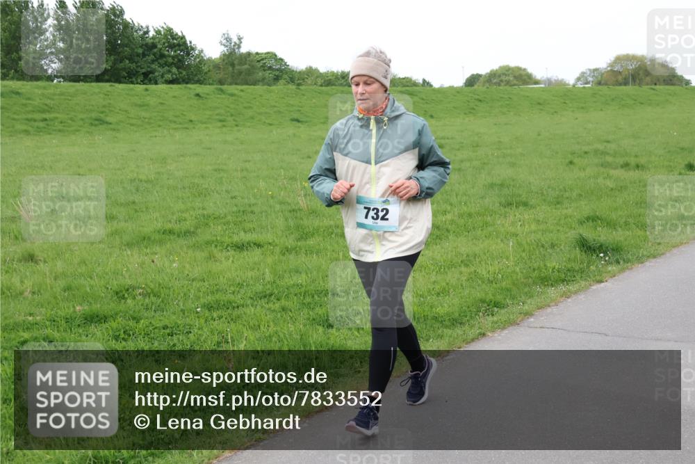 04.05.2025 - 8. Wedeler Halbmarathon Lena Gebhardt http://msf.ph/oto/7833552 04.05.2025 11:22:40 Laufen 732 meine-sportfotos.de