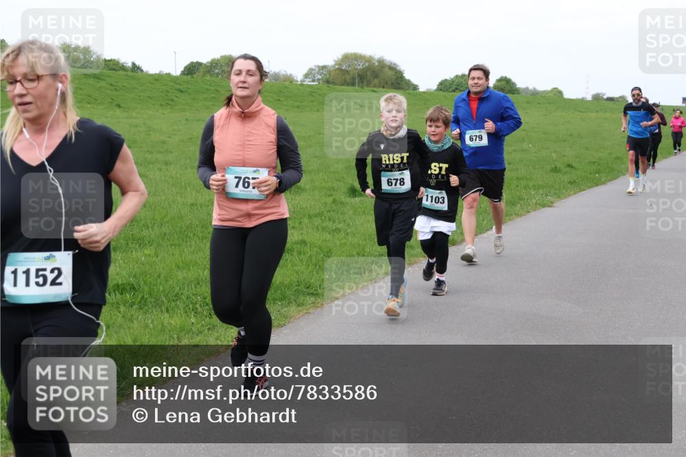 04.05.2025 - 8. Wedeler Halbmarathon Lena Gebhardt http://msf.ph/oto/7833586 04.05.2025 11:22:44 Laufen 1152, 76, 678, 1103, 679 meine-sportfotos.de