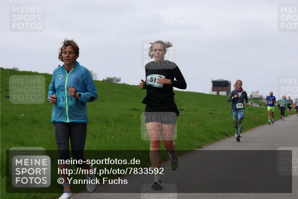 04.05.2025 - 8. Wedeler Halbmarathon Yannick Fuchs http://msf.ph/oto/7833592 04.05.2025 11:21:55 Laufen 513, 910 meine-sportfotos.de