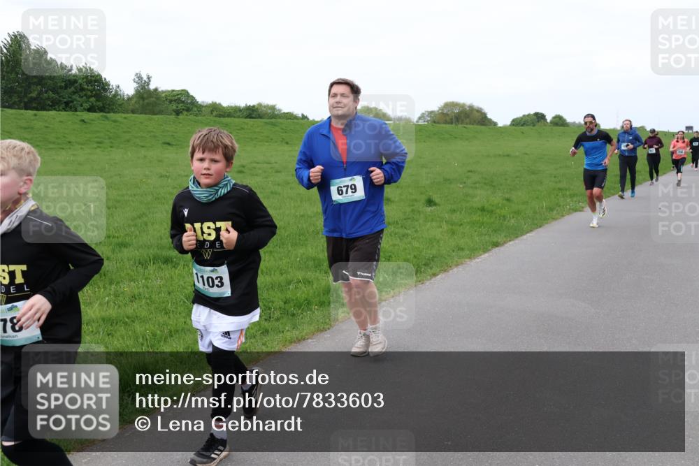 04.05.2025 - 8. Wedeler Halbmarathon Lena Gebhardt http://msf.ph/oto/7833603 04.05.2025 11:22:45 Laufen 56, 78, 1103, 679 meine-sportfotos.de