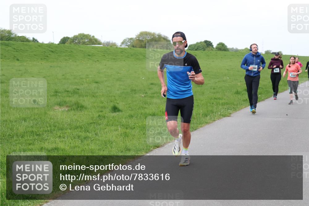 04.05.2025 - 8. Wedeler Halbmarathon Lena Gebhardt http://msf.ph/oto/7833616 04.05.2025 11:22:47 Laufen 64, 962, 20 meine-sportfotos.de