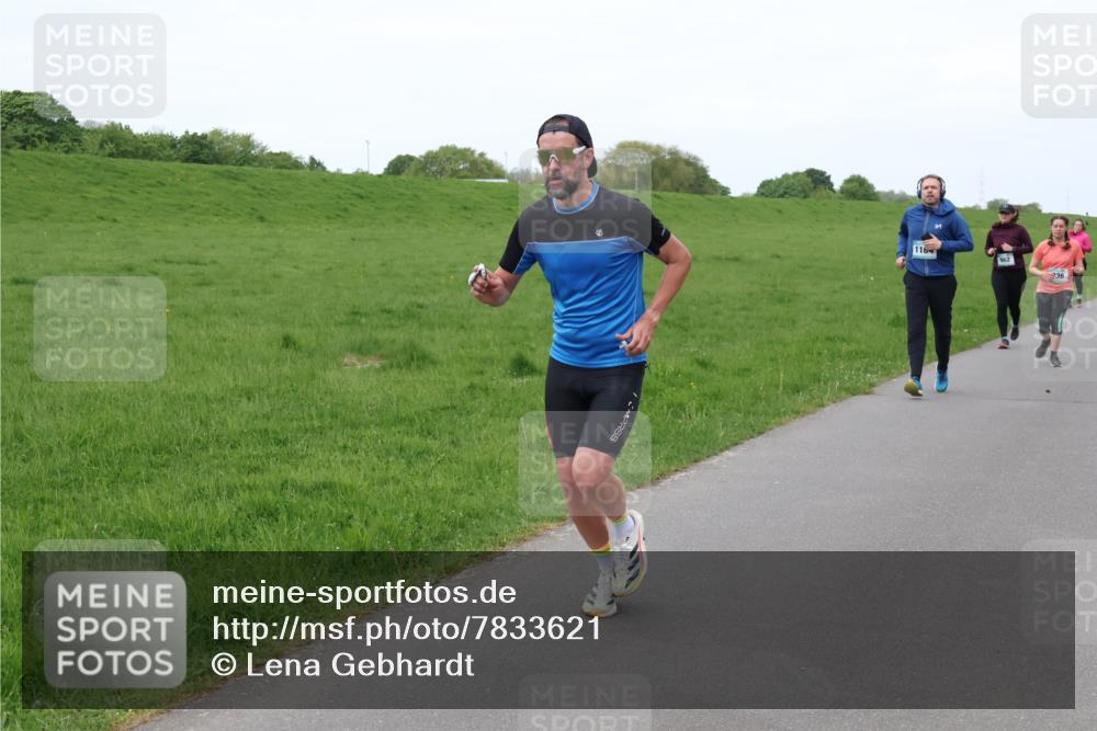 04.05.2025 - 8. Wedeler Halbmarathon Lena Gebhardt http://msf.ph/oto/7833621 04.05.2025 11:22:47 Laufen 962 meine-sportfotos.de