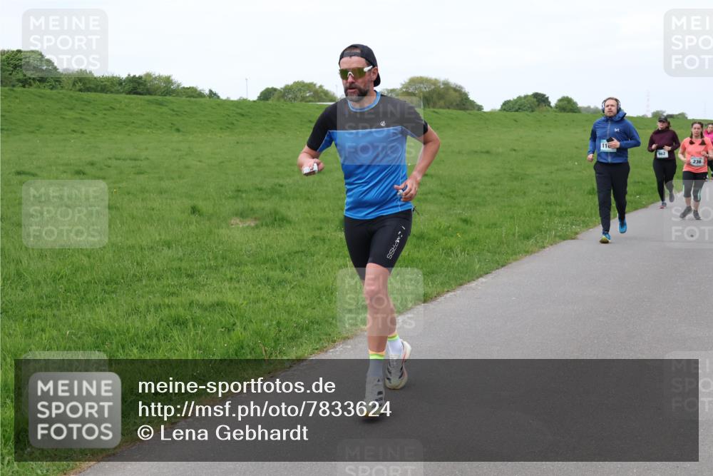 04.05.2025 - 8. Wedeler Halbmarathon Lena Gebhardt http://msf.ph/oto/7833624 04.05.2025 11:22:47 Laufen  meine-sportfotos.de
