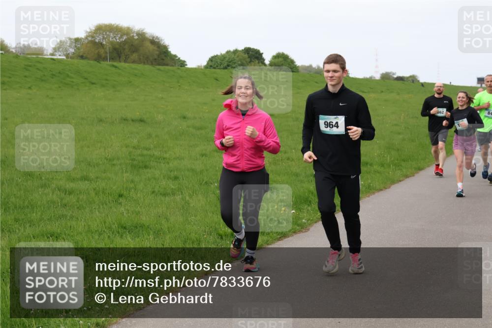 04.05.2025 - 8. Wedeler Halbmarathon Lena Gebhardt http://msf.ph/oto/7833676 04.05.2025 11:22:54 Laufen 964, 662 meine-sportfotos.de