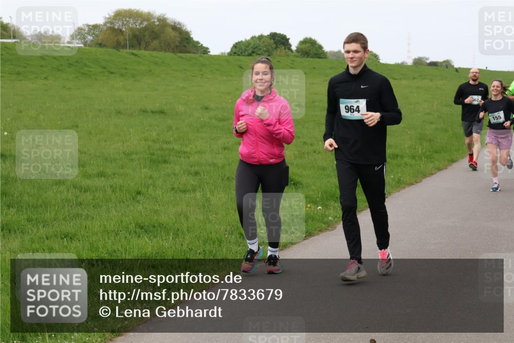 04.05.2025 - 8. Wedeler Halbmarathon Lena Gebhardt http://msf.ph/oto/7833679 04.05.2025 11:22:54 Laufen 562, 964, 155 meine-sportfotos.de