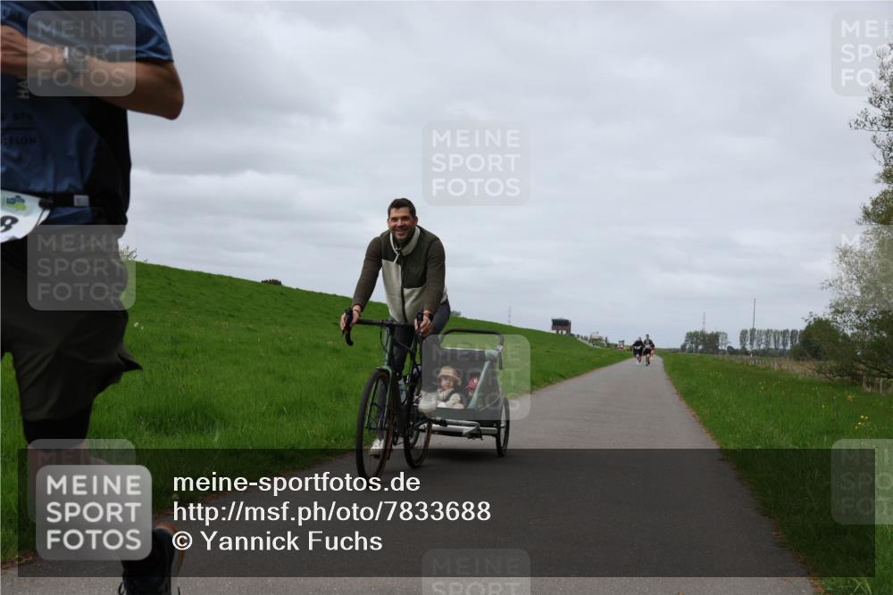 04.05.2025 - 8. Wedeler Halbmarathon Yannick Fuchs http://msf.ph/oto/7833688 04.05.2025 11:42:37 Laufen 3 meine-sportfotos.de