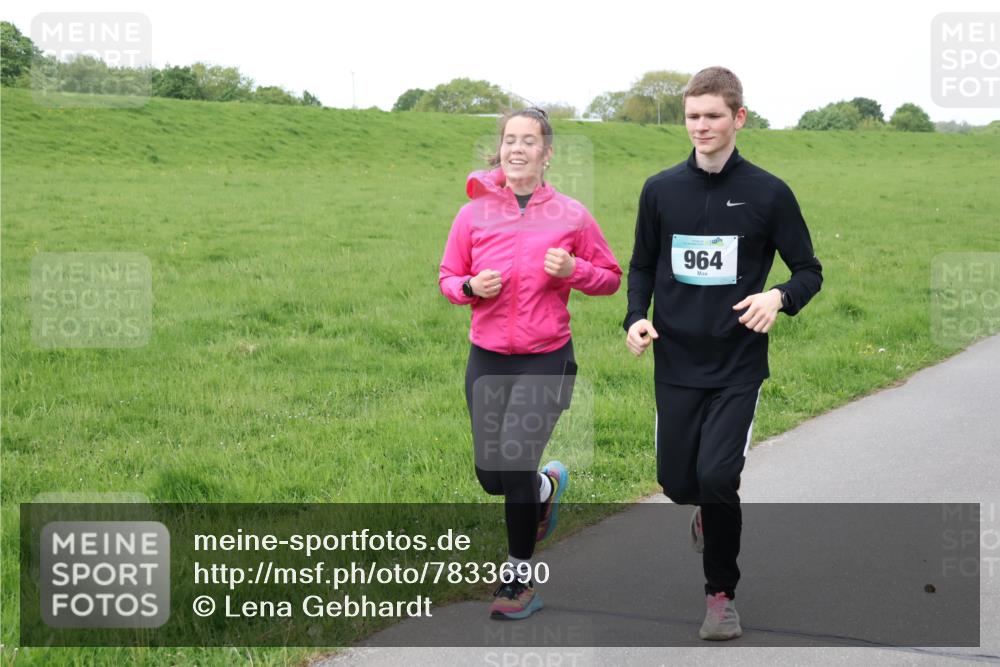 04.05.2025 - 8. Wedeler Halbmarathon Lena Gebhardt http://msf.ph/oto/7833690 04.05.2025 11:22:55 Laufen 964 meine-sportfotos.de