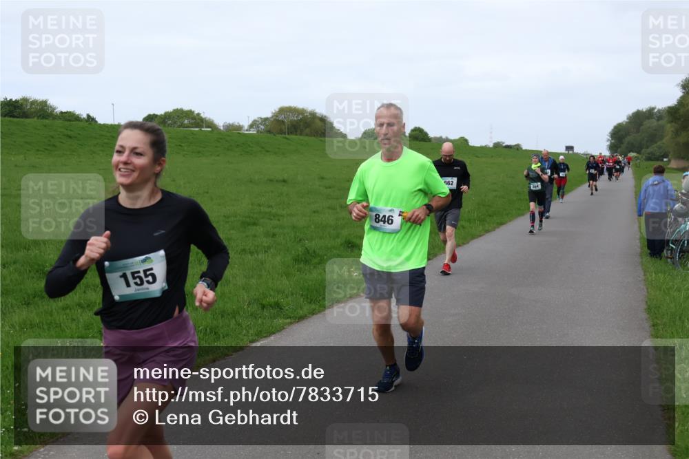 04.05.2025 - 8. Wedeler Halbmarathon Lena Gebhardt http://msf.ph/oto/7833715 04.05.2025 11:22:57 Laufen 155, 846, 562 meine-sportfotos.de