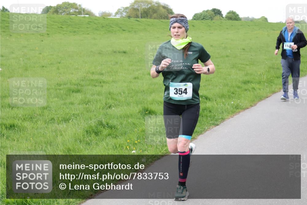 04.05.2025 - 8. Wedeler Halbmarathon Lena Gebhardt http://msf.ph/oto/7833753 04.05.2025 11:23:00 Laufen 354, 11 meine-sportfotos.de