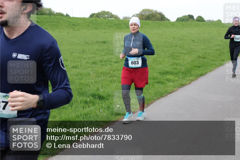 04.05.2025 - 8. Wedeler Halbmarathon Lena Gebhardt http://msf.ph/oto/7833790 04.05.2025 11:23:06 Laufen 7, 603, 1027 meine-sportfotos.de