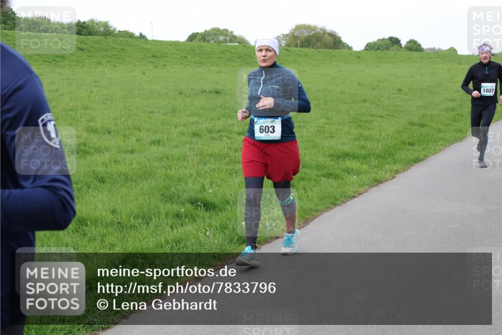 04.05.2025 - 8. Wedeler Halbmarathon Lena Gebhardt http://msf.ph/oto/7833796 04.05.2025 11:23:06 Laufen 603, 1027 meine-sportfotos.de