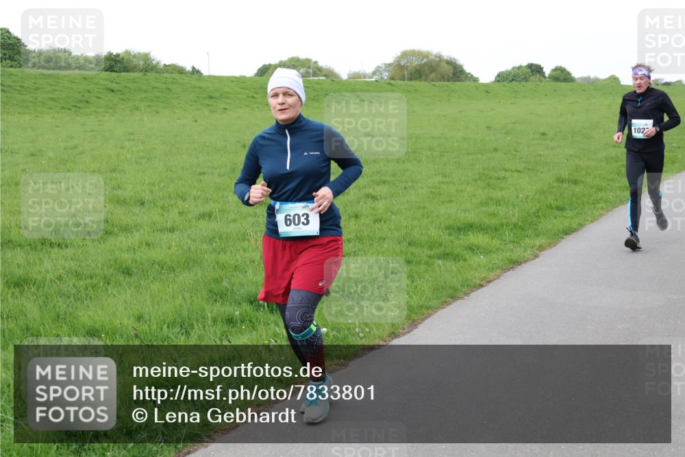 04.05.2025 - 8. Wedeler Halbmarathon Lena Gebhardt http://msf.ph/oto/7833801 04.05.2025 11:23:07 Laufen 603, 102 meine-sportfotos.de