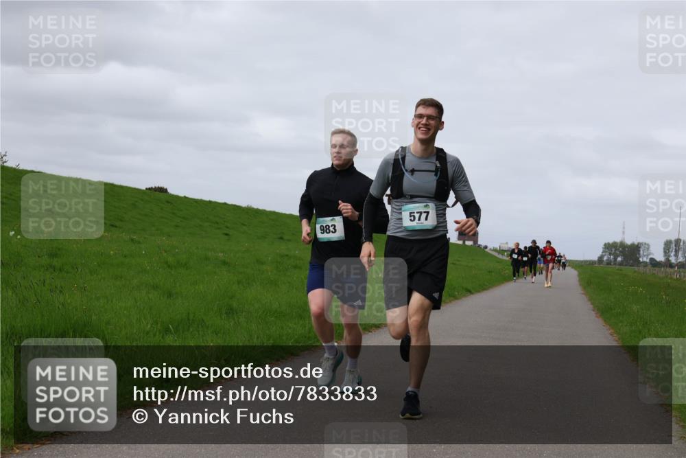 04.05.2025 - 8. Wedeler Halbmarathon Yannick Fuchs http://msf.ph/oto/7833833 04.05.2025 11:42:53 Laufen 983, 577 meine-sportfotos.de