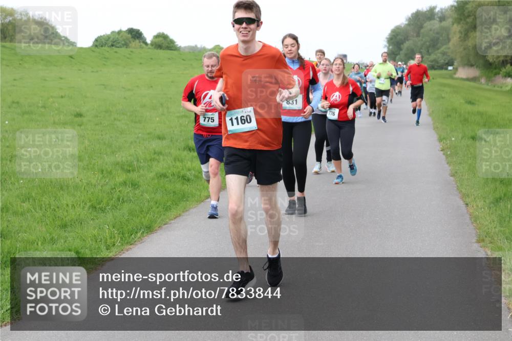 04.05.2025 - 8. Wedeler Halbmarathon Lena Gebhardt http://msf.ph/oto/7833844 04.05.2025 11:23:15 Laufen 775, 148, 1160, 831, 776 meine-sportfotos.de