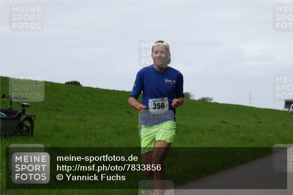 04.05.2025 - 8. Wedeler Halbmarathon Yannick Fuchs http://msf.ph/oto/7833856 04.05.2025 11:22:08 Laufen 10, 356, 1 meine-sportfotos.de