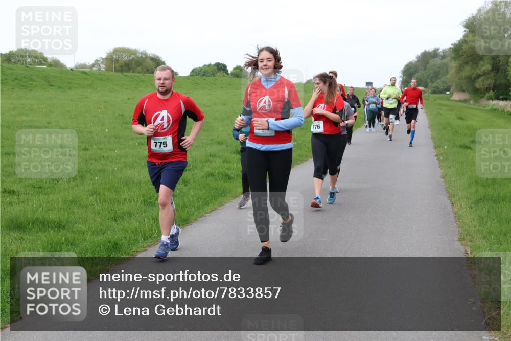 04.05.2025 - 8. Wedeler Halbmarathon Lena Gebhardt http://msf.ph/oto/7833857 04.05.2025 11:23:16 Laufen 775, 776 meine-sportfotos.de