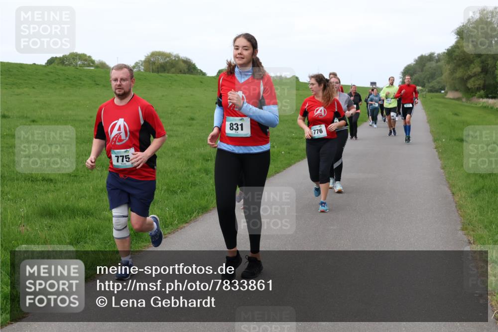 04.05.2025 - 8. Wedeler Halbmarathon Lena Gebhardt http://msf.ph/oto/7833861 04.05.2025 11:23:17 Laufen 775, 831, 776 meine-sportfotos.de