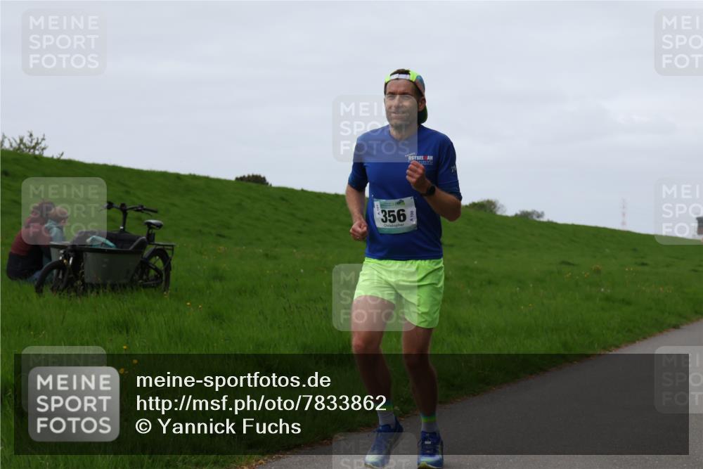 04.05.2025 - 8. Wedeler Halbmarathon Yannick Fuchs http://msf.ph/oto/7833862 04.05.2025 11:22:08 Laufen 356 meine-sportfotos.de