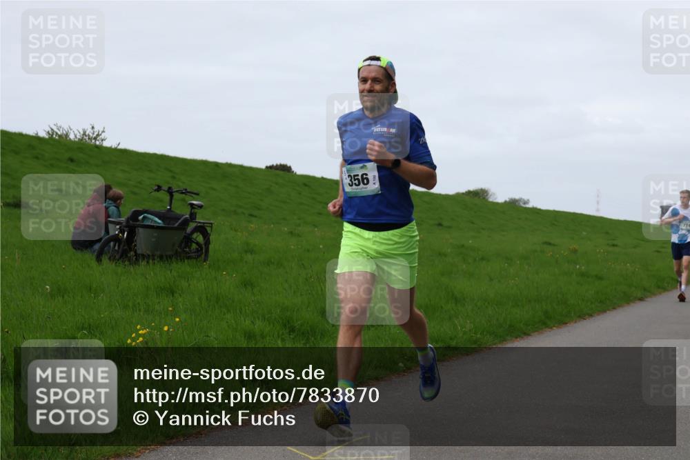 04.05.2025 - 8. Wedeler Halbmarathon Yannick Fuchs http://msf.ph/oto/7833870 04.05.2025 11:22:09 Laufen 356 meine-sportfotos.de