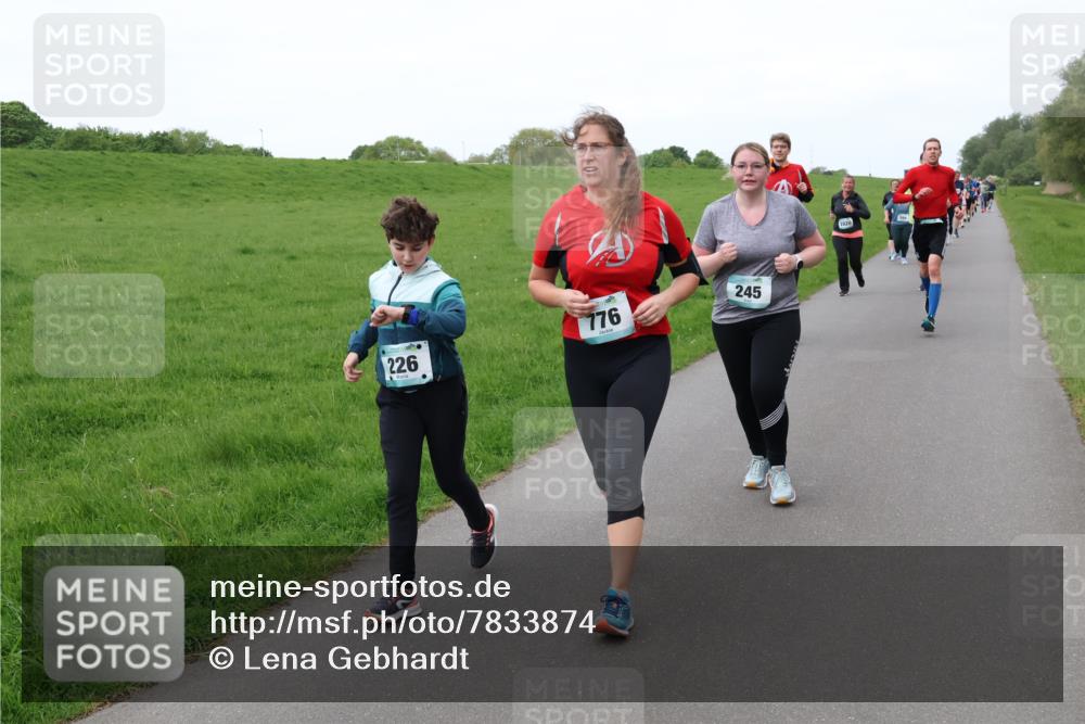 04.05.2025 - 8. Wedeler Halbmarathon Lena Gebhardt http://msf.ph/oto/7833874 04.05.2025 11:23:18 Laufen 226, 776, 245 meine-sportfotos.de