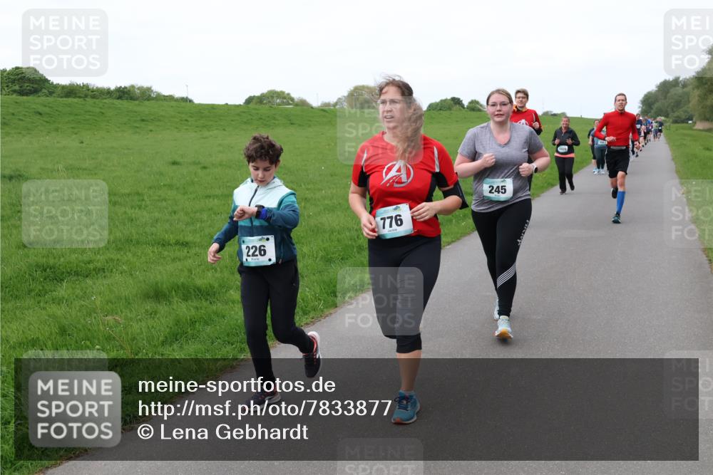 04.05.2025 - 8. Wedeler Halbmarathon Lena Gebhardt http://msf.ph/oto/7833877 04.05.2025 11:23:18 Laufen 226, 776, 245 meine-sportfotos.de