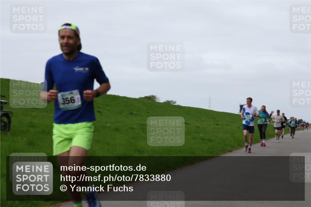 04.05.2025 - 8. Wedeler Halbmarathon Yannick Fuchs http://msf.ph/oto/7833880 04.05.2025 11:22:09 Laufen 356 meine-sportfotos.de