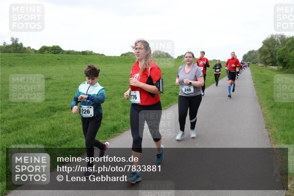 04.05.2025 - 8. Wedeler Halbmarathon Lena Gebhardt http://msf.ph/oto/7833881 04.05.2025 11:23:19 Laufen 226, 776, 245 meine-sportfotos.de
