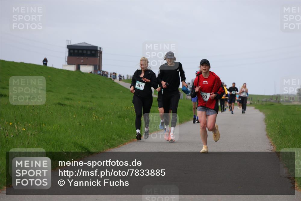 04.05.2025 - 8. Wedeler Halbmarathon Yannick Fuchs http://msf.ph/oto/7833885 04.05.2025 11:42:56 Laufen 381, 403 meine-sportfotos.de