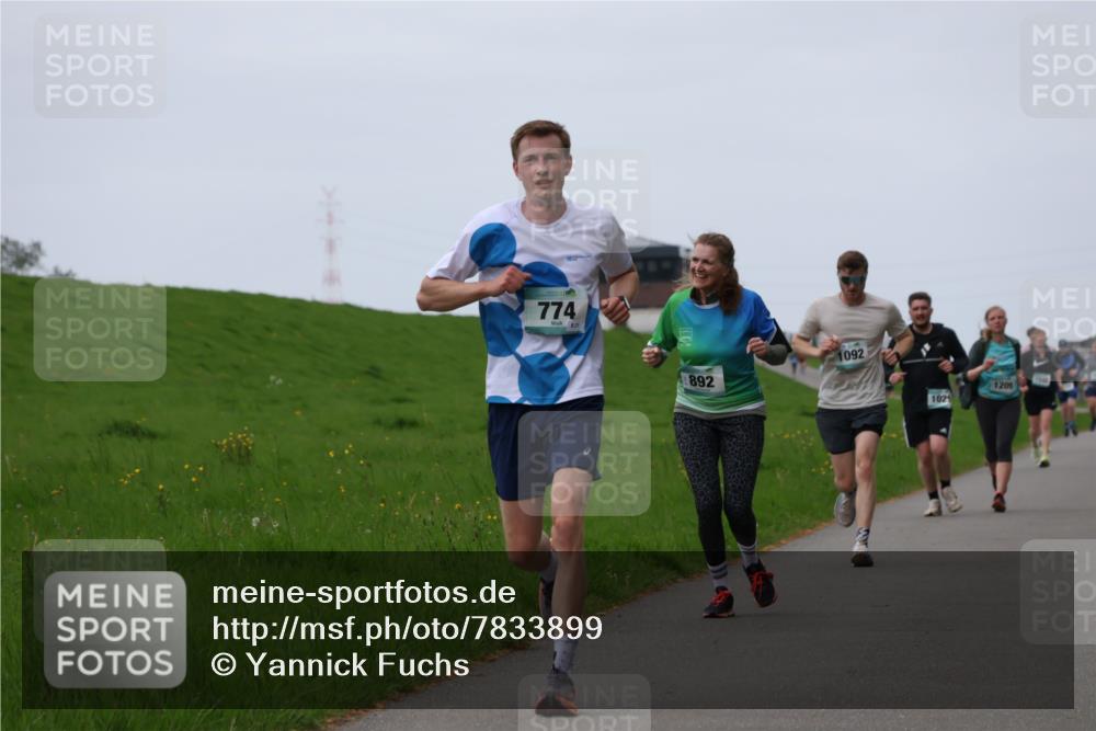 04.05.2025 - 8. Wedeler Halbmarathon Yannick Fuchs http://msf.ph/oto/7833899 04.05.2025 11:22:10 Laufen 774, 821, 892, 1092, 102, 1209 meine-sportfotos.de