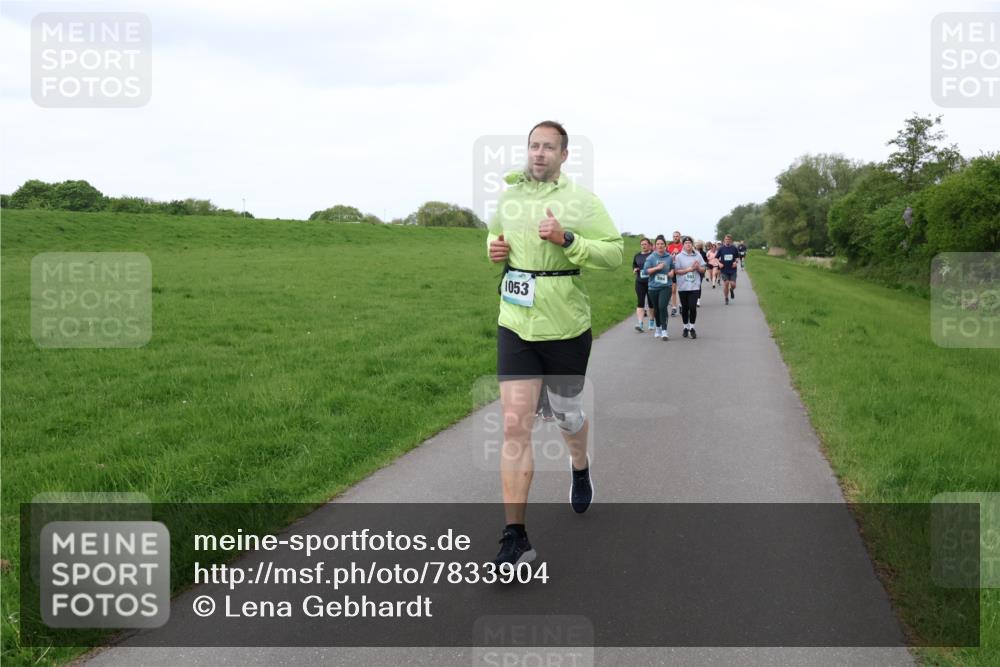 04.05.2025 - 8. Wedeler Halbmarathon Lena Gebhardt http://msf.ph/oto/7833904 04.05.2025 11:23:22 Laufen 1053 meine-sportfotos.de