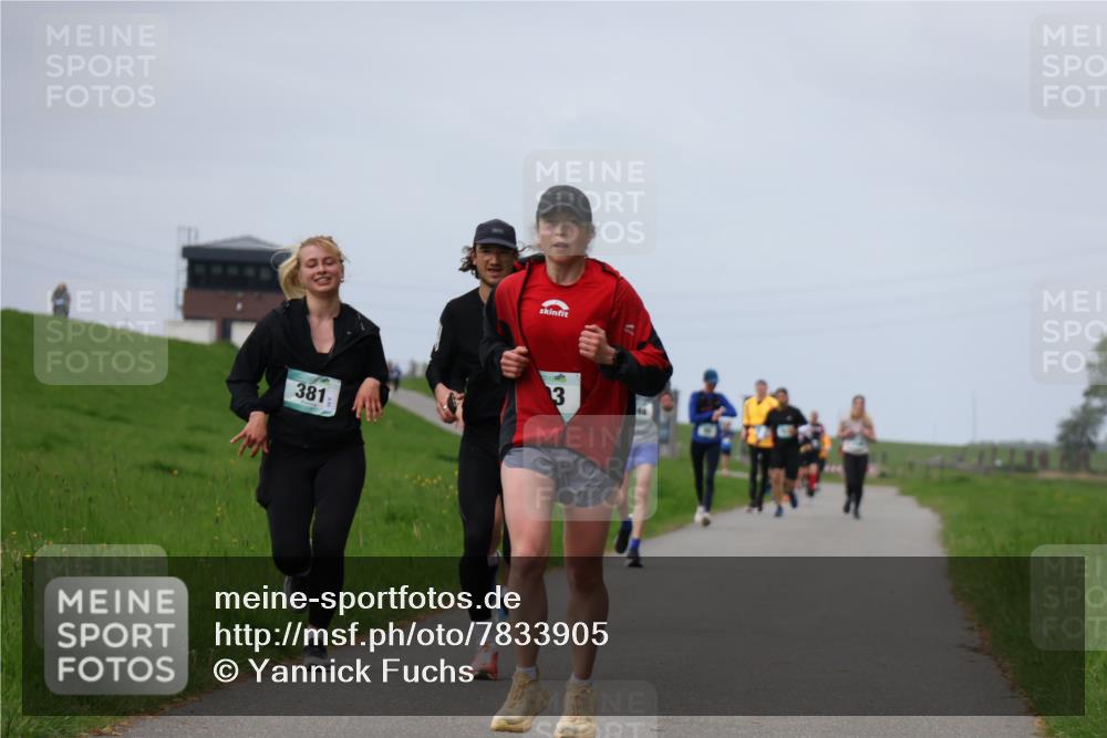 04.05.2025 - 8. Wedeler Halbmarathon Yannick Fuchs http://msf.ph/oto/7833905 04.05.2025 11:42:59 Laufen 381, 3 meine-sportfotos.de