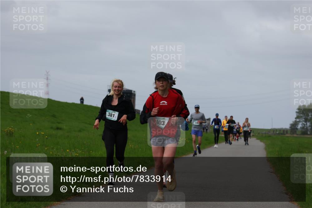 04.05.2025 - 8. Wedeler Halbmarathon Yannick Fuchs http://msf.ph/oto/7833914 04.05.2025 11:43:00 Laufen 381, 403 meine-sportfotos.de