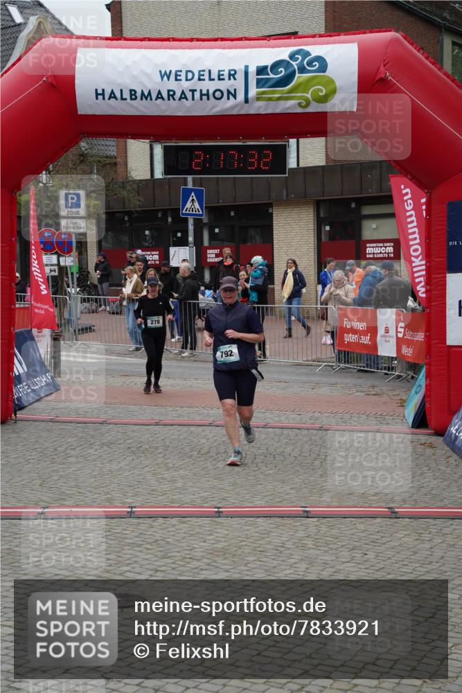 04.05.2025 - 8. Wedeler Halbmarathon Felixshl http://msf.ph/oto/7833921 04.05.2025 12:17:30 Ziel 278, 792 meine-sportfotos.de