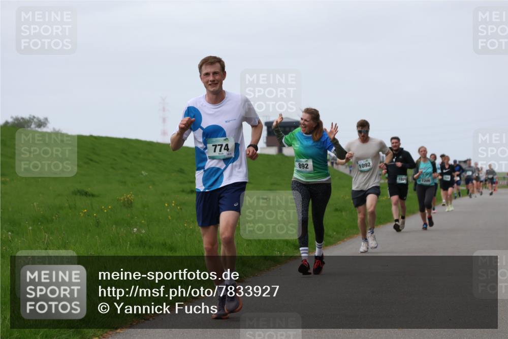 04.05.2025 - 8. Wedeler Halbmarathon Yannick Fuchs http://msf.ph/oto/7833927 04.05.2025 11:22:11 Laufen 774, 892, 1092, 102, 1209 meine-sportfotos.de