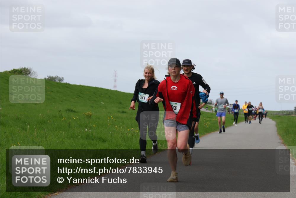 04.05.2025 - 8. Wedeler Halbmarathon Yannick Fuchs http://msf.ph/oto/7833945 04.05.2025 11:43:02 Laufen 381, 03 meine-sportfotos.de