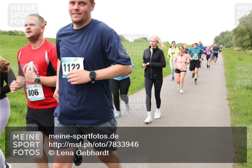 04.05.2025 - 8. Wedeler Halbmarathon Lena Gebhardt http://msf.ph/oto/7833946 04.05.2025 11:23:26 Laufen 806, 1122, 968 meine-sportfotos.de