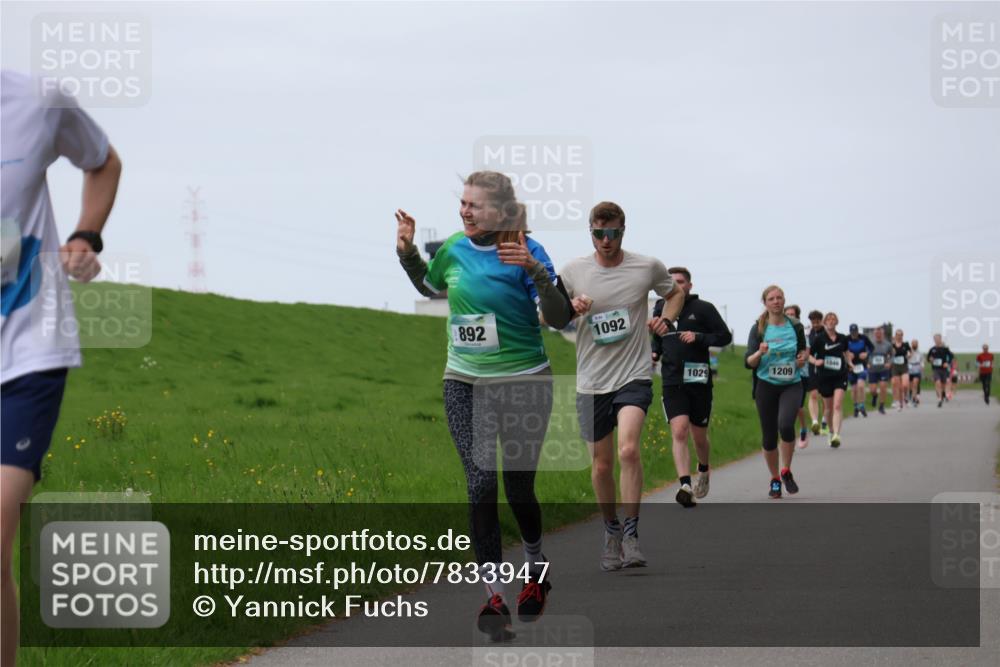 04.05.2025 - 8. Wedeler Halbmarathon Yannick Fuchs http://msf.ph/oto/7833947 04.05.2025 11:22:12 Laufen 892, 1092, 1029, 1209 meine-sportfotos.de