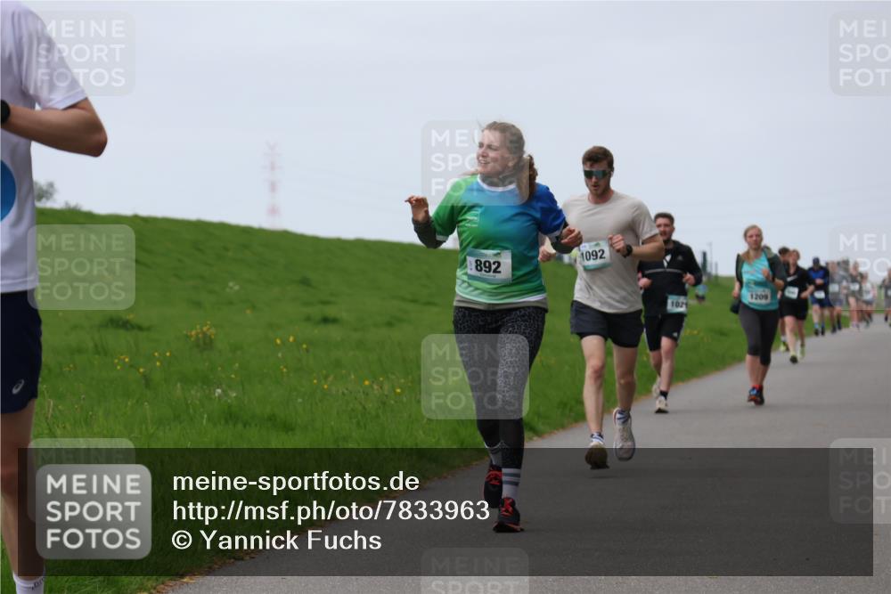 04.05.2025 - 8. Wedeler Halbmarathon Yannick Fuchs http://msf.ph/oto/7833963 04.05.2025 11:22:12 Laufen 892, 1092, 102, 1209 meine-sportfotos.de