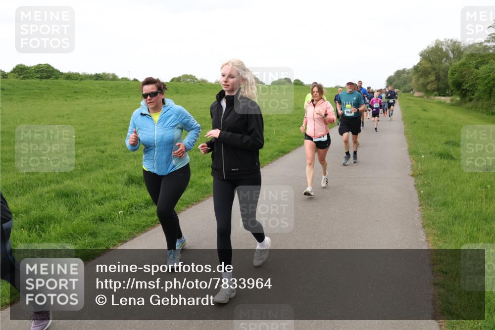04.05.2025 - 8. Wedeler Halbmarathon Lena Gebhardt http://msf.ph/oto/7833964 04.05.2025 11:23:27 Laufen 968 meine-sportfotos.de