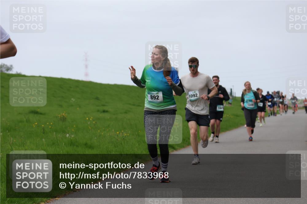 04.05.2025 - 8. Wedeler Halbmarathon Yannick Fuchs http://msf.ph/oto/7833968 04.05.2025 11:22:13 Laufen 892, 1092, 102, 1209 meine-sportfotos.de