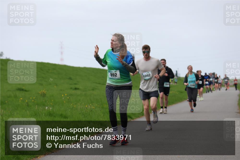04.05.2025 - 8. Wedeler Halbmarathon Yannick Fuchs http://msf.ph/oto/7833971 04.05.2025 11:22:13 Laufen 892, 1092, 102, 1209 meine-sportfotos.de