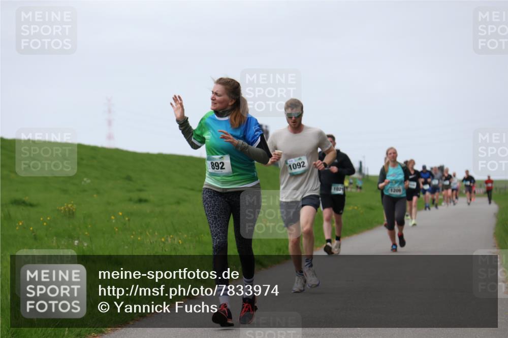 04.05.2025 - 8. Wedeler Halbmarathon Yannick Fuchs http://msf.ph/oto/7833974 04.05.2025 11:22:13 Laufen 892, 1092, 102, 1209 meine-sportfotos.de
