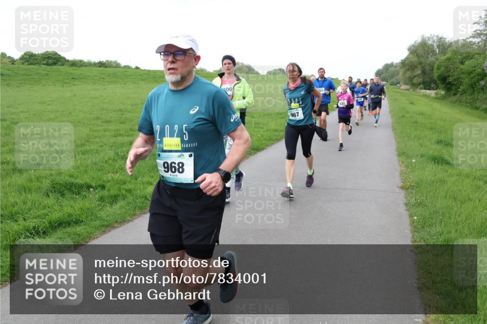 04.05.2025 - 8. Wedeler Halbmarathon Lena Gebhardt http://msf.ph/oto/7834001 04.05.2025 11:23:29 Laufen 2, 0, 25, 968, 300, 967, 124 meine-sportfotos.de
