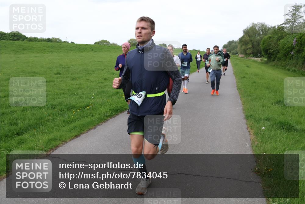 04.05.2025 - 8. Wedeler Halbmarathon Lena Gebhardt http://msf.ph/oto/7834045 04.05.2025 11:23:31 Laufen 23, 059 meine-sportfotos.de