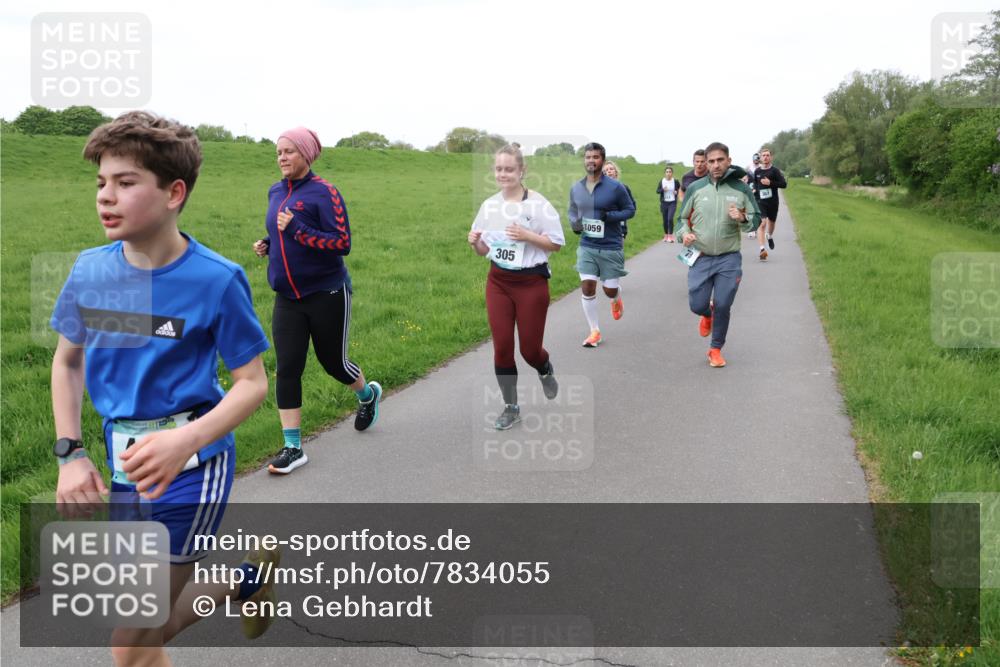 04.05.2025 - 8. Wedeler Halbmarathon Lena Gebhardt http://msf.ph/oto/7834055 04.05.2025 11:23:32 Laufen 305, 1059 meine-sportfotos.de