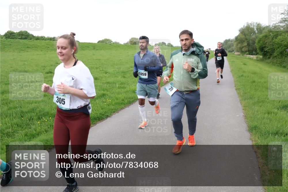 04.05.2025 - 8. Wedeler Halbmarathon Lena Gebhardt http://msf.ph/oto/7834068 04.05.2025 11:23:33 Laufen 305, 1059 meine-sportfotos.de