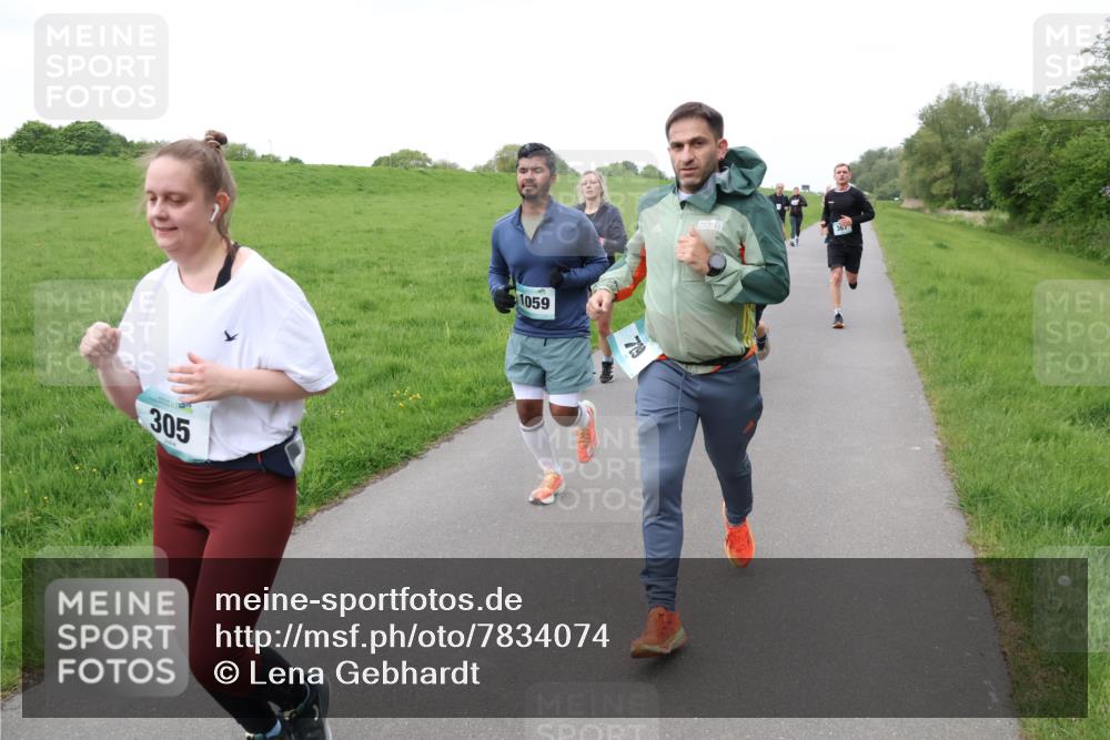 04.05.2025 - 8. Wedeler Halbmarathon Lena Gebhardt http://msf.ph/oto/7834074 04.05.2025 11:23:33 Laufen 305, 1059, 729 meine-sportfotos.de