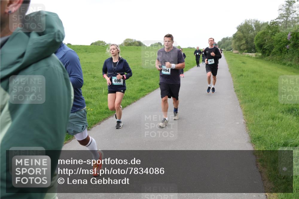 04.05.2025 - 8. Wedeler Halbmarathon Lena Gebhardt http://msf.ph/oto/7834086 04.05.2025 11:23:33 Laufen 696, 1094, 367 meine-sportfotos.de