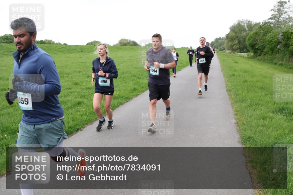 04.05.2025 - 8. Wedeler Halbmarathon Lena Gebhardt http://msf.ph/oto/7834091 04.05.2025 11:23:33 Laufen 059, 696, 1094, 367 meine-sportfotos.de